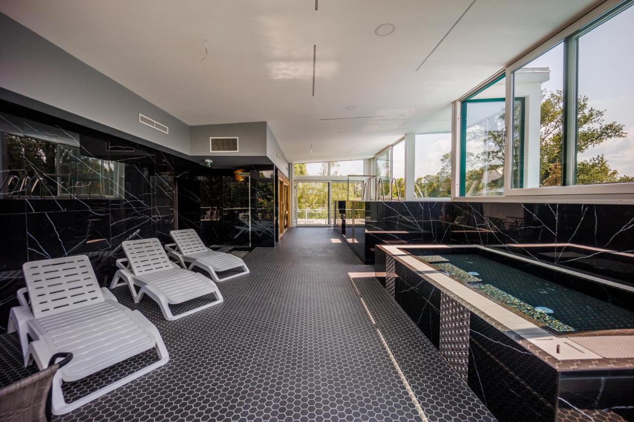 Villa Bauhaus Wellness Apartman 102 Siófok Eksteriør bilde