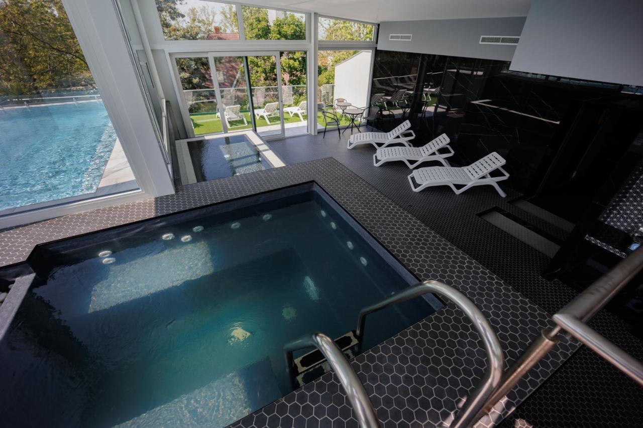 Villa Bauhaus Wellness Apartman 102 Siófok Eksteriør bilde