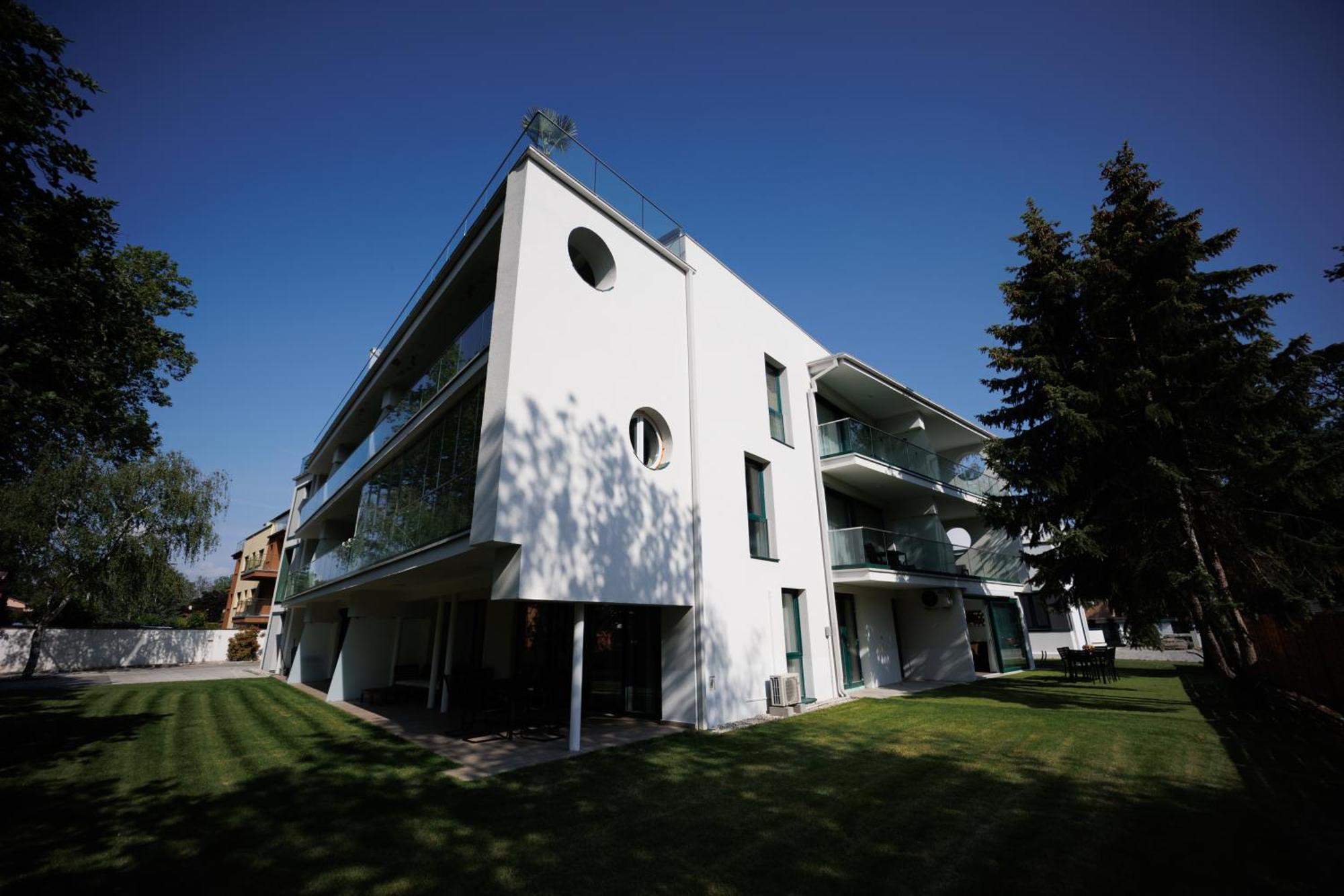 Villa Bauhaus Wellness Apartman 102 Siófok Eksteriør bilde